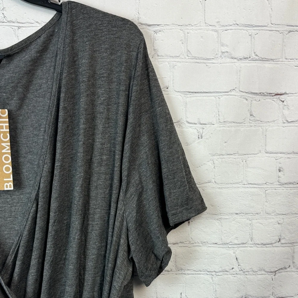BloomChic Women's Gray Heather Wrap Tee Plus Size 5X - Picture 2 of 5